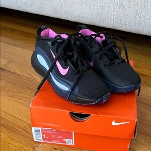 Nike isofly sneakers